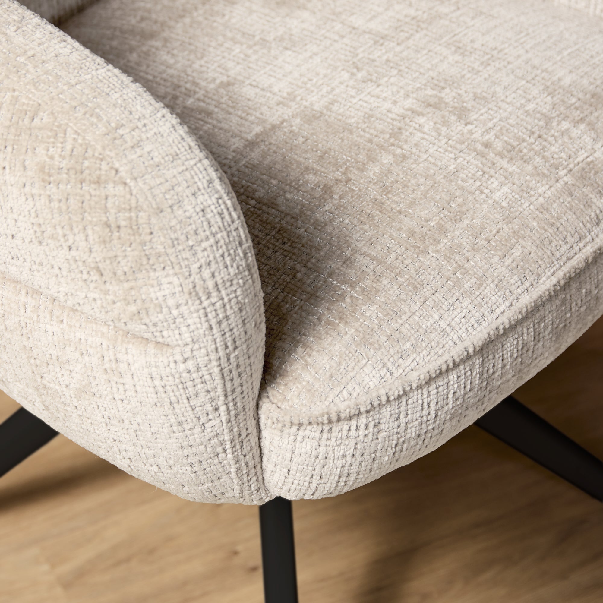 Eetkamerstoel Bella | Off White | Poot Zwart | Met armleuning