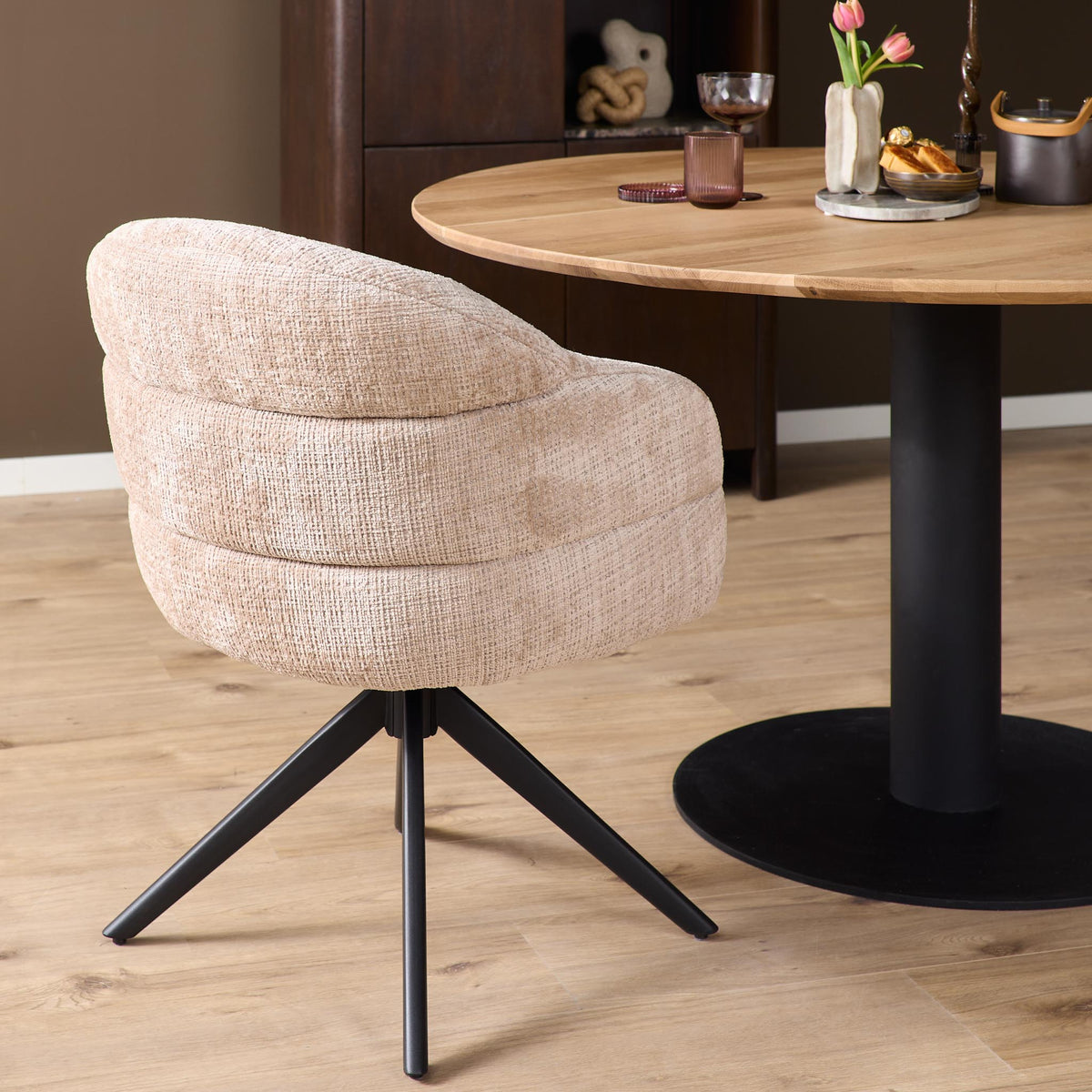 Draaibare eetkamerstoel Bella Beige Poot Zwart