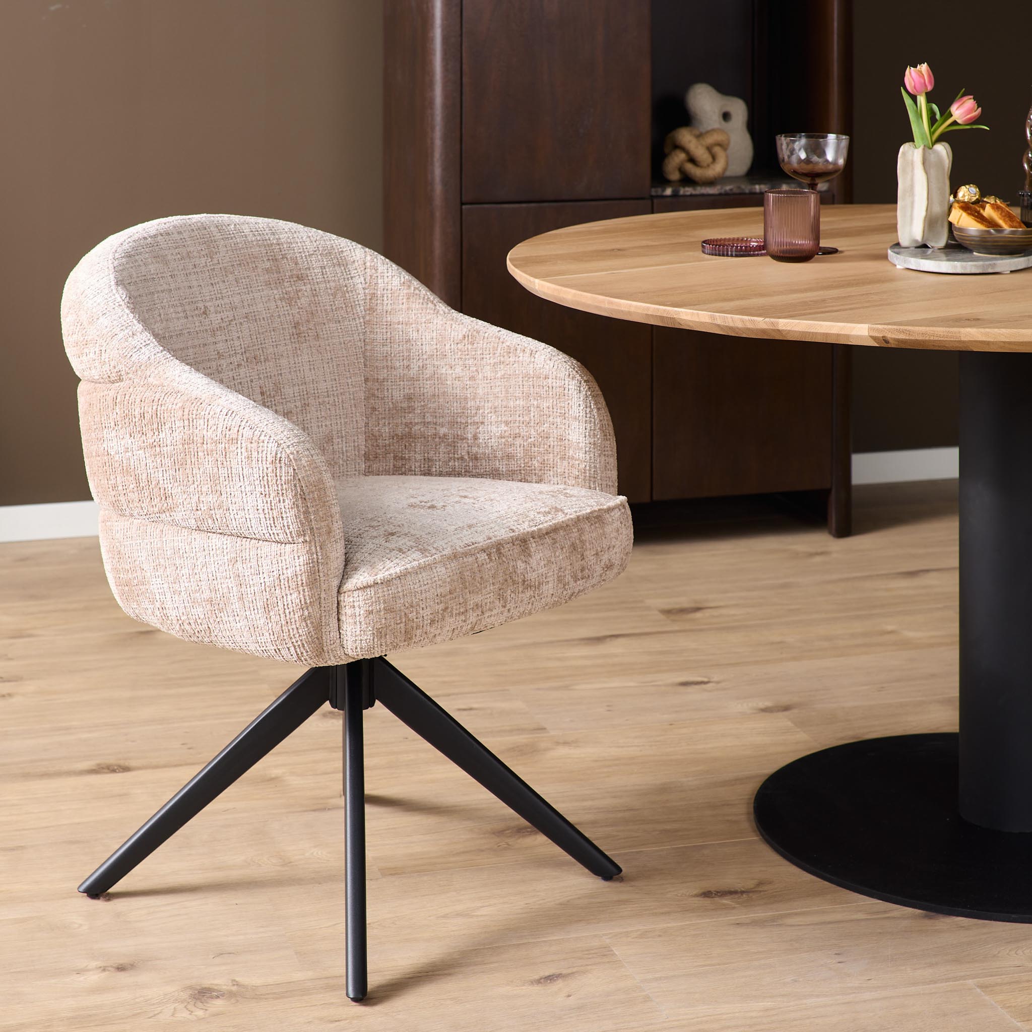 Draaibare eetkamerstoel Bella Beige Poot Zwart