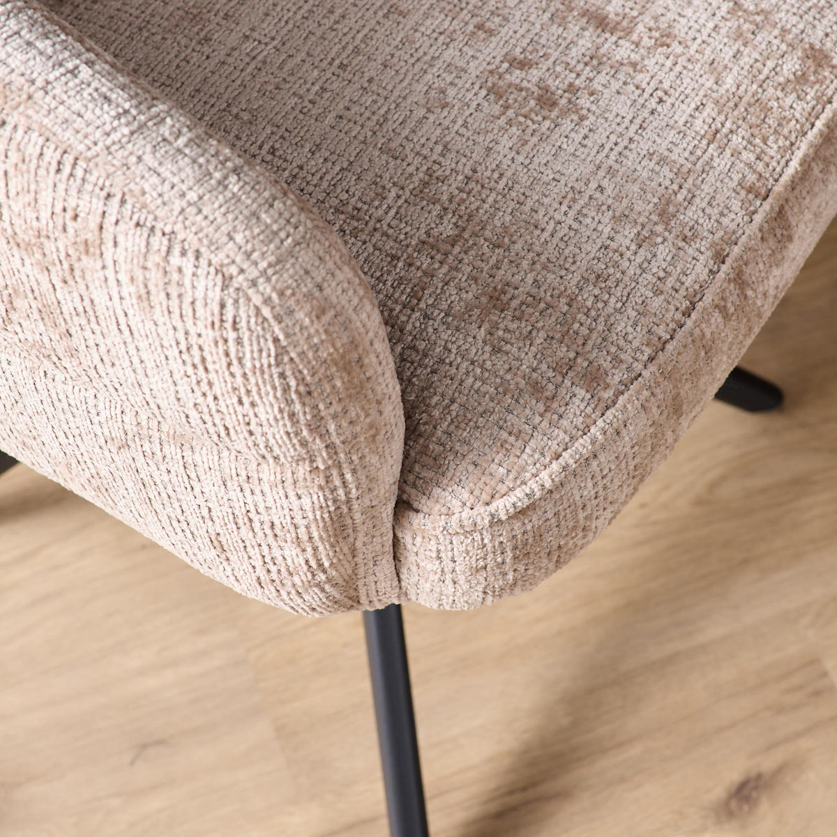 Draaibare eetkamerstoel Bella Beige Poot Zwart
