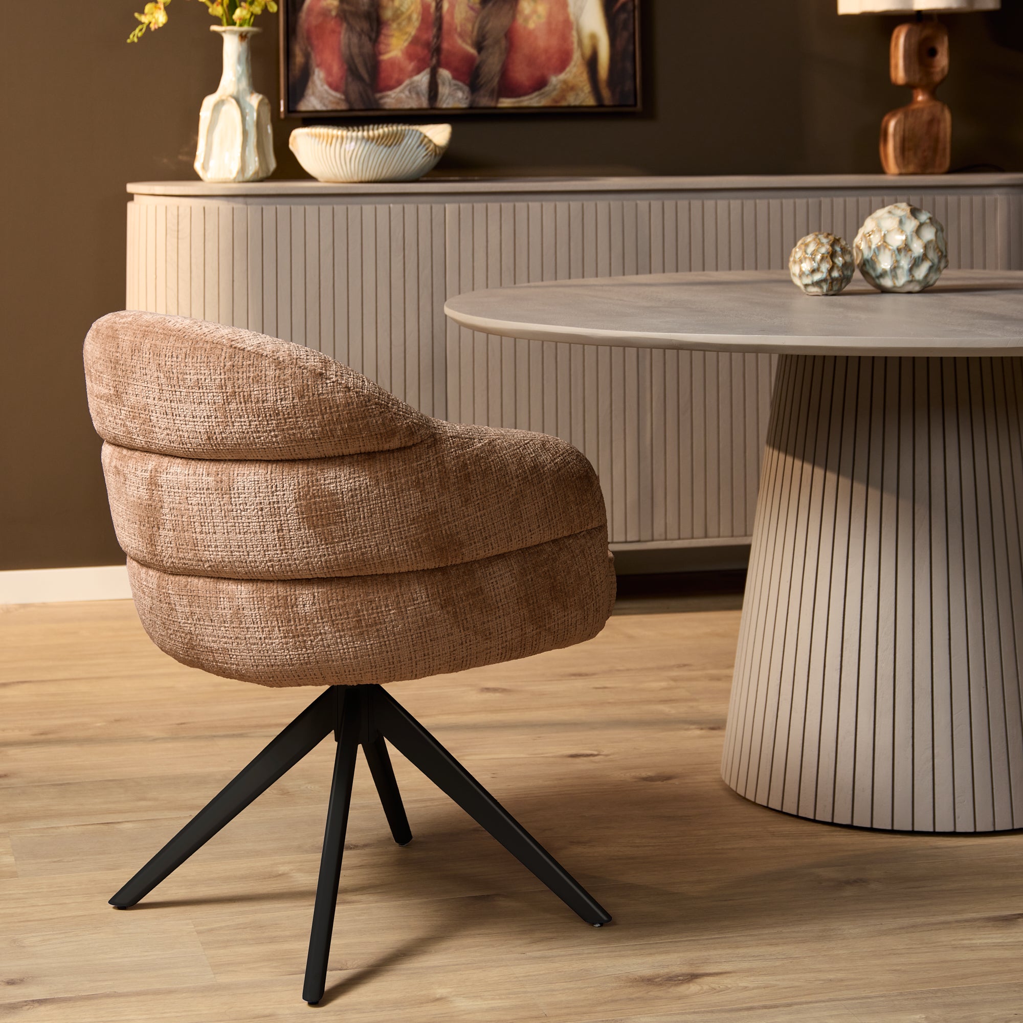 Eetkamerstoel Bella | Kaneel | Poot Zwart | Met armleuning